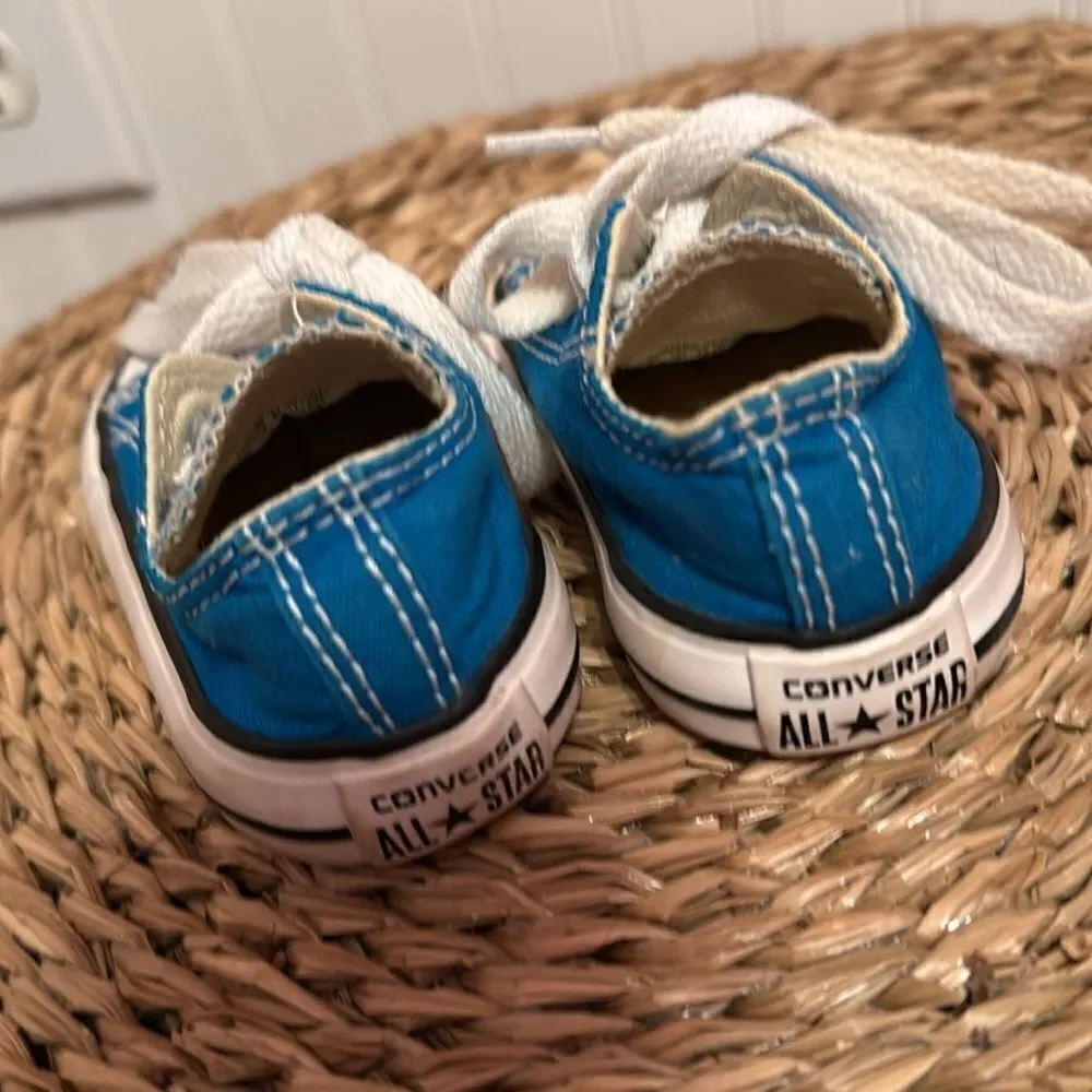 Infant Kids Converse Low Top Bright Blue Sneakers Size 5 - Good Condition